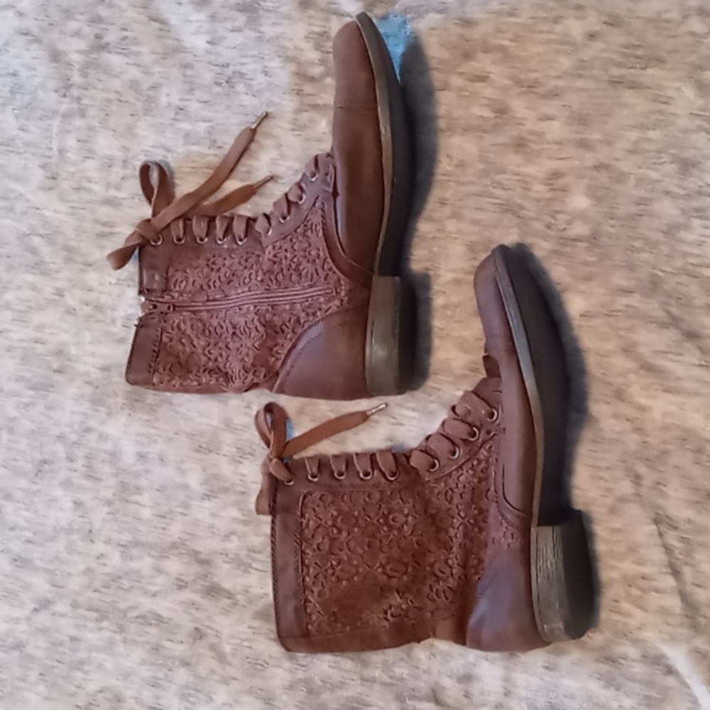American Eagle Outfitters books